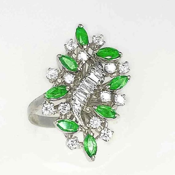 Unique 1950s Emerald Diamond Cluster Ring One of … - image 8