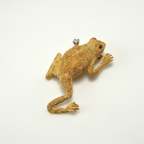 18K Enamel Frog Pin, Diamond Eyes.