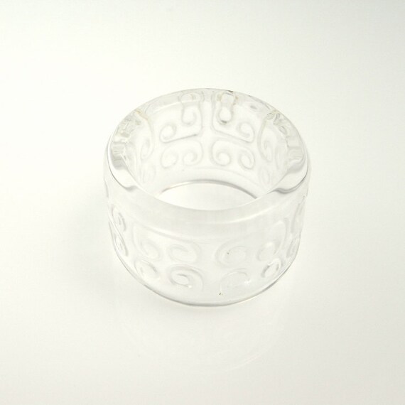 Ming ring hotsell