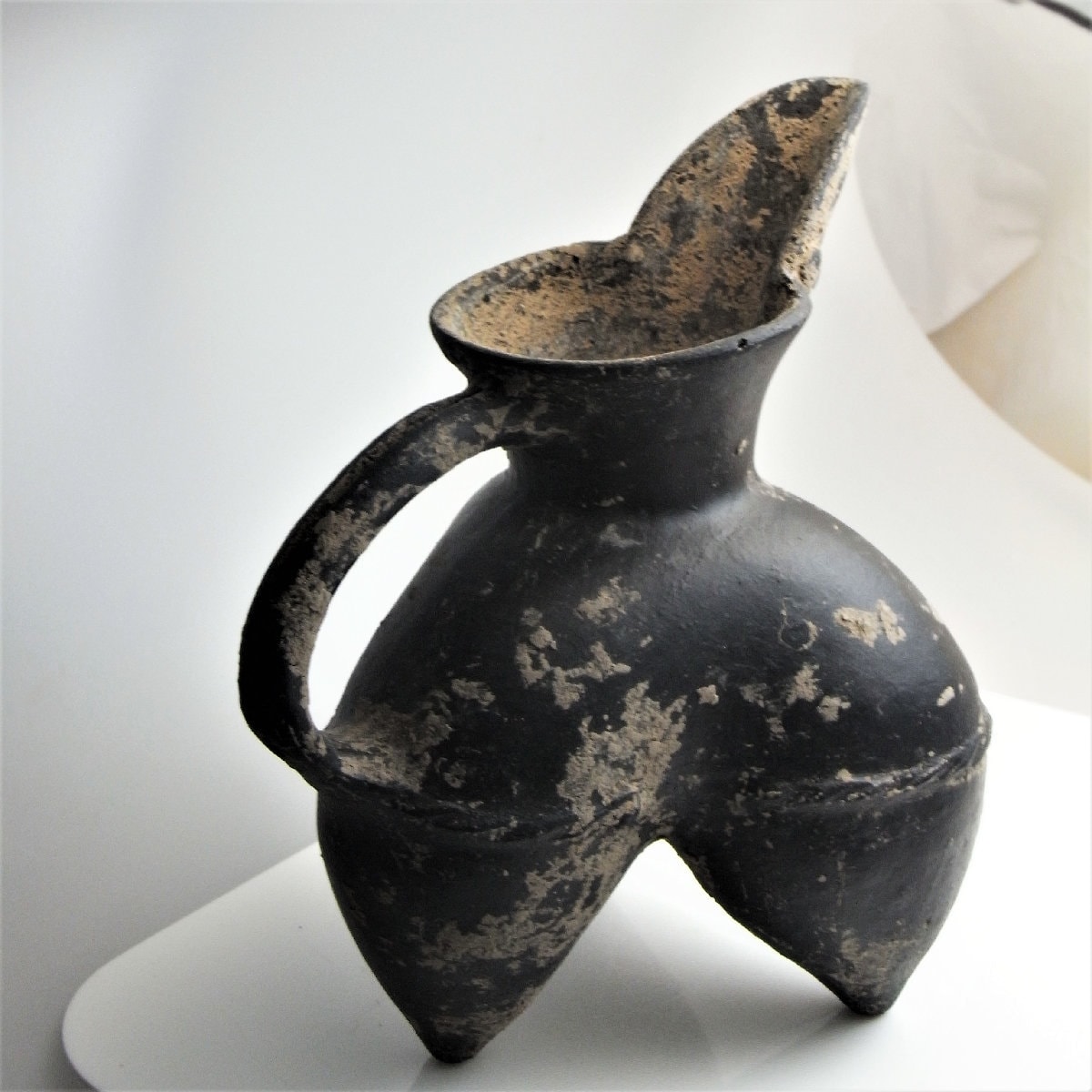 3000BC NEOLITHIC POTTERY Longshan Black Eggshell Pottery Tripod Ewer
