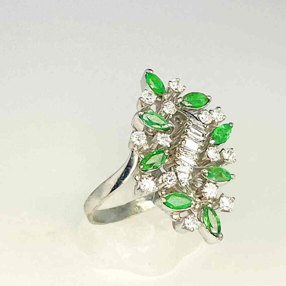 Unique 1950s Emerald Diamond Cluster Ring One of … - image 5