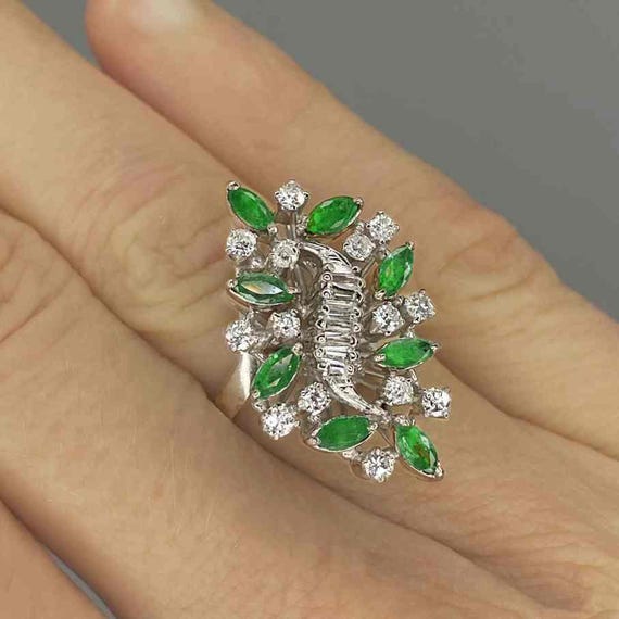 Unique 1950s Emerald Diamond Cluster Ring One of … - image 3