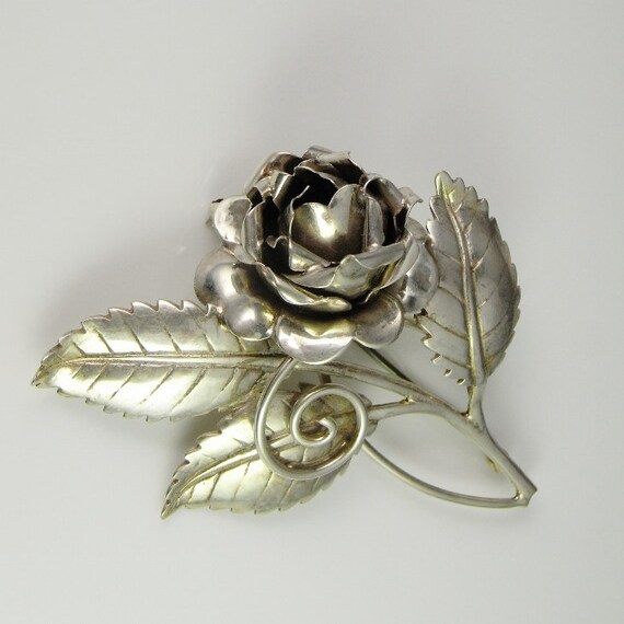 rose brooch pin