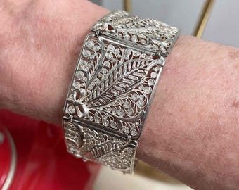 Pulsera vintage de plata con filigrana y diseño de hoja de helecho