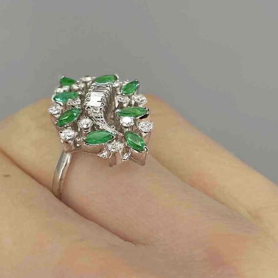 Unique 1950s Emerald Diamond Cluster Ring One of … - image 4