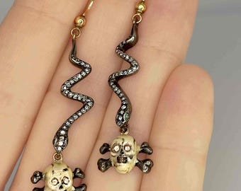 1600-1700-tals Memento Mori diamantormörhängen med emaljskalle Barocka antika diamantörhängen