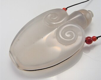 18世紀の瑪瑙の嗅ぎタバコ瓶ペンダントネックレス、カルセドニーの嗅ぎ