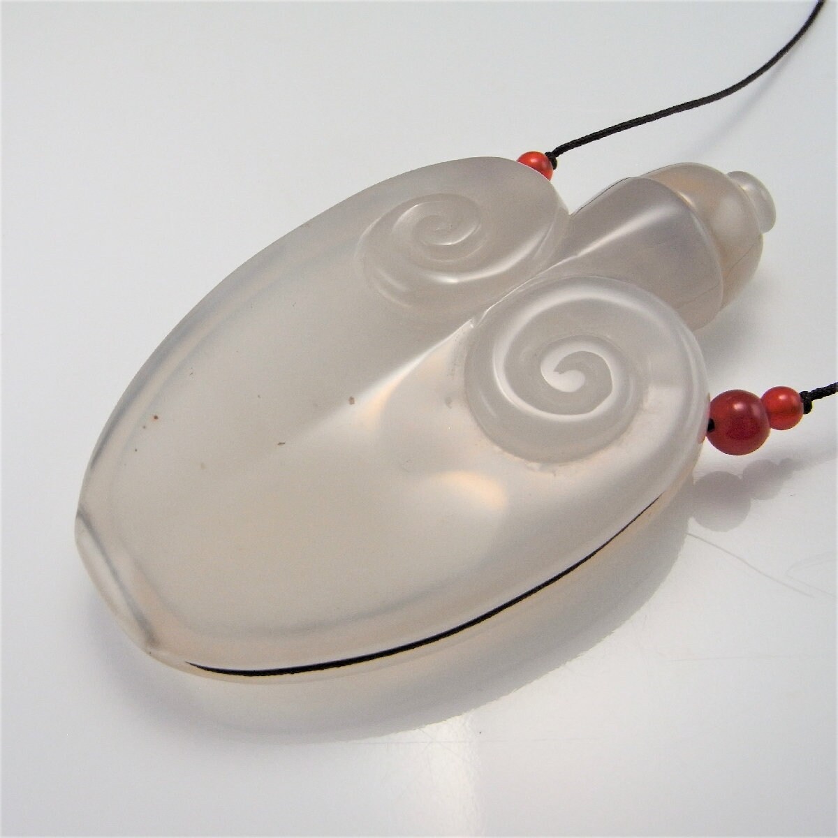 18世紀の瑪瑙の嗅ぎタバコ瓶ペンダントネックレス、カルセドニーの嗅ぎ