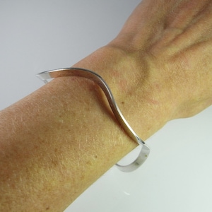 Minimalistischer Schmuck Wave Armband Wave Schmuck handgemachte Armbänder Silber Armreif Vintage Zierliche Schmuck Zartes Armband Zierliches Armband
