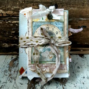 Fait main journal vintage pour écriture étiquettes vieilles photos vintage vieux papiers de livres et de musique pochettes sorprese cartes
