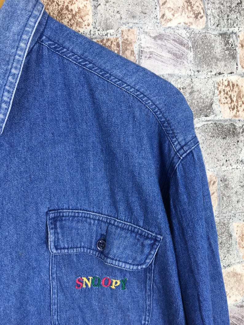 SNOOPY Woodstock Denim Blue Shirt Large Vintage 90/'s Snoopy Joe Cool Peanuts Cartoon Snoopy Comic Strip Blue Denim Jeans Oxfords Size L