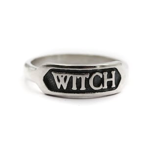Pierścień WITCH - ręcznie wykonany pierścień czarownicy ze srebra próby 925, wykonany przez Sama Ryde'a w Wielkiej Brytanii.