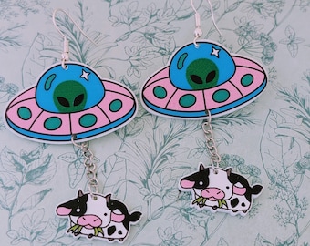 Cute novelty alien earrings, UFO earrings, UFO themed jewellery, alien lover gifts, Halloween earrings, alien believers, alien charm