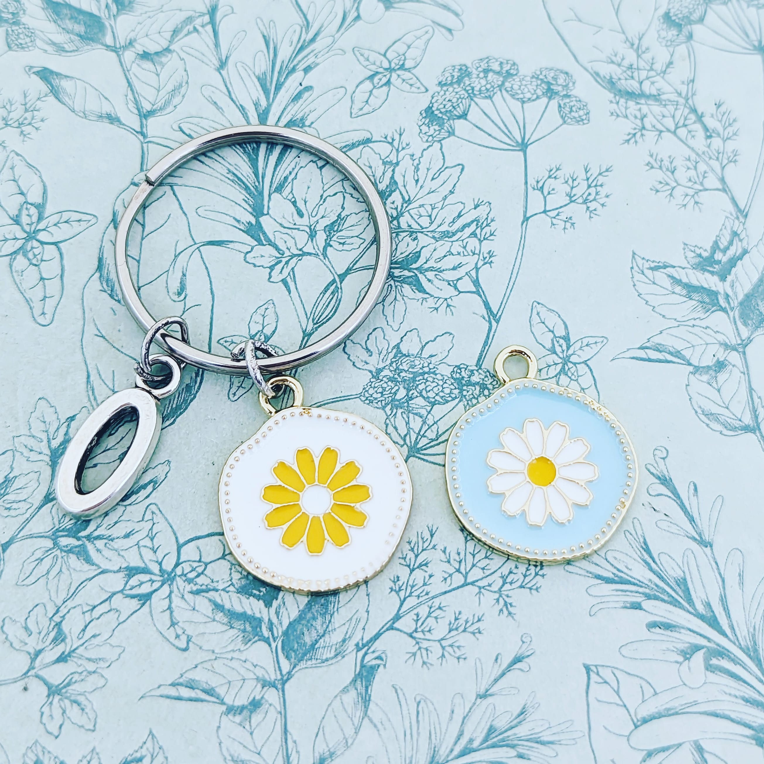 【ARCHIVEPKE】MINI DAISY KEYRING Designer fashion, Seoul-fully created | W Concept