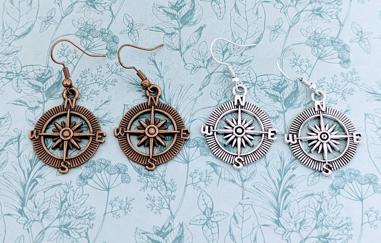 Orecchini a forma di bussola in argento tibetano: regalo di laurea e di viaggio - Italia