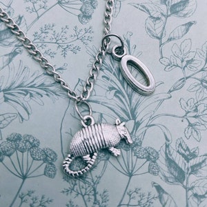 Gürteltier Halskette, Gürteltier Schmuck, Gürteltier Liebhaber Geschenke, Bff Geschenke, Schwester Geschenke, Tier Halskette, Tierschmuck, Tierliebhaber Geschenke,
