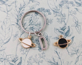 Planet Schlüsselanhänger, Saturn Schlüsselanhänger, Saturn Themen Geschenke, Weltraum Geek Geschenke, Planeten Themen Schmuck, Astronomie Geschenke, Weltraum inspiriert, Weltraum Charme