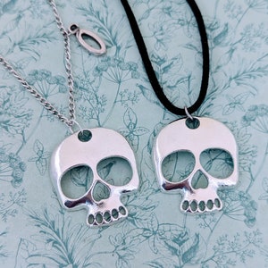 Collana con ciondolo con teschio, gioielli con teschio, regali per gli amanti del teschio, collana gotica, collana pagana, regali per streghe, collana di streghe,