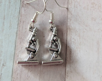 Mikroskop Ohrringe, Wissenschaft Ohrringe, Nerd Ohrringe, Wissenschaft Schmuck, Geschenke für sie, Geschenke für Wissenschaftler, Wissenschaft Geschenk, Geek Ohrringe