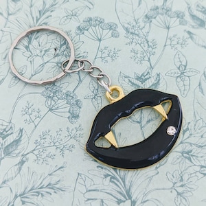 Vampire keychain, vampire keyring, lips keychain, vampire lover gifts, Halloween keychain, witch gifts, gothic bag charm, gothic keychain,