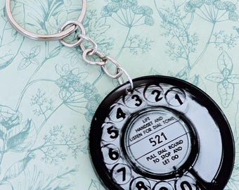 Ny telefonnyckelring, udda temagåvor, retrotelefon, retrogåvor, presenter till hemlig tomte, nyckelring i retrostil, gammaldags älskare