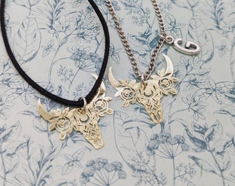 Cow skull necklace, bull skull jewelry, cow skull themed, cow skull jewellery, chic necklace, cow themed, cow lover gifts, gothic necklace,