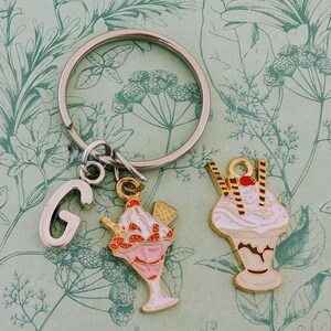 Porte-clés coupe glacée, cadeaux pour amateurs de crème glacée, charme de crème glacée, cadeaux de chef de desserts, cadeaux pour chefs, thème de la crème glacée, porte-clés pour gourmets,