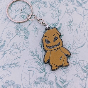 Chaveiro de Halloween, chaveiro de Halloween, presentes inspirados no Halloween, presentes para fãs de terror, chaveiro gótico, chaveiro fandom, acessórios góticos,