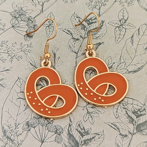 Pretzel earrings, pretzel jewelry, food earrings, food jewellery, quirky earrings, cooking earrings, pretzel gifts, pretzel lover gifts,