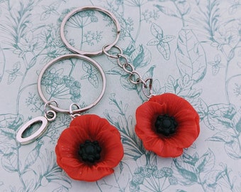 Porte-clés coquelicot, cadeaux pour un fleuriste, inspiré du coquelicot, thème du coquelicot, porte-clés de fleurs, cadeaux inspirés des fleurs, inspiration florale, cadeaux floraux,