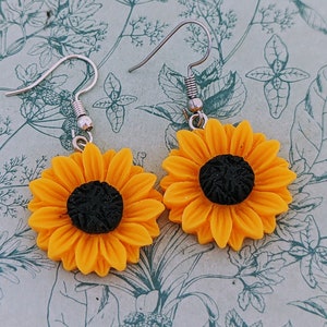 Sunflower earrings, sunflower jewellery, flower lover gifts, summer earrings, bridesmaid gifts, bridesmaid jewelry, sunflower accessories,