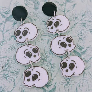Skull stud earrings, skull jewellery, skull lover gifts, Halloween earrings, gothic style earrings, gothic jewelry, Halloween themed,