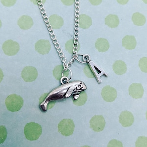 Manatee Halskette, Seehund Schmuck, Manatee Geschenke, Initial Halskette, Robbe Halskette, Seehund Schmuck, TierLiebhaber Geschenke, Ozean Geschenke, Bff Geschenke
