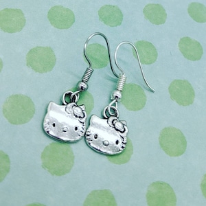 Pendientes de gato, joyas de gato, joyas de fandom, regalos para ella, pendientes de dibujos animados, regalos de amante del gato, pendientes de encanto, regalos de hermana, joyas kawaii