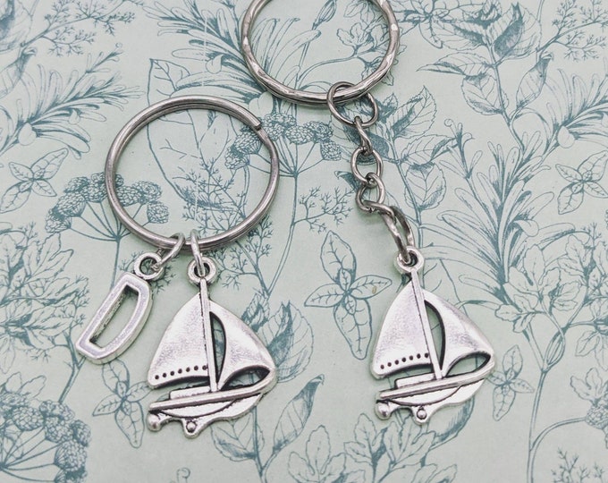Boat keyring, boat keychain, boat lover gifts, boat gifts, dad gifts, dad keyring, sailor gifts, yacht keyring, sailing boat, initial gifts,