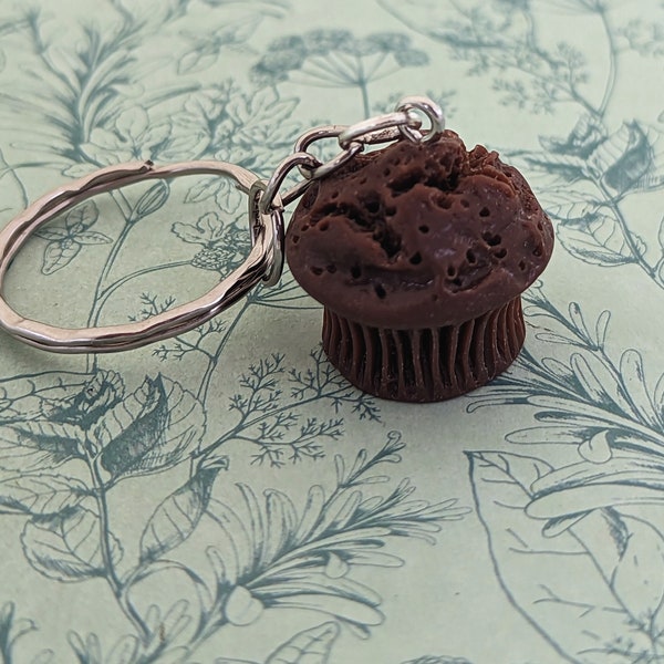 Chocolate muffin keychain, chocolate lover gifts, cake keychain, cake lover gifts, foodie gifts, food lover gifts, baker gifts, cake charm