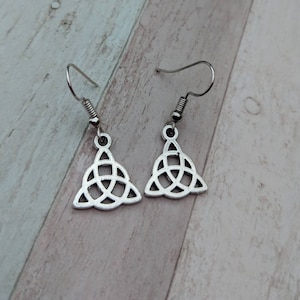 Triquetra earrings, pagan earrings, Wicca earrings, wiccan earrings, trinity knot earrings, Celtic knot earrings, witch earrings,