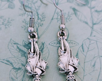 Hanging bat earrings, dangle bat earrings, spooky bat jewellery, Halloween horror gifts, gothic bat earrings, vampire dangle earrings,