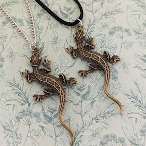 Lizard pendant necklace, lizard jewelry, lizard lover gifts, lizard inspired jewellery, reptile necklace, reptile lover gifts, pet lizard