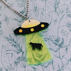 Alien pendant necklace, alien jewelry, gifts for alien lovers, UFO necklace, UFO inspired, spaceship necklace, spaceship jewelry, UFO gifts