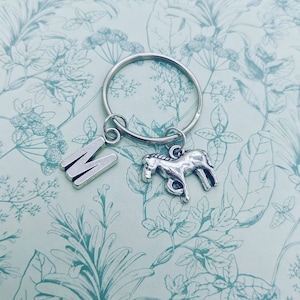 Llavero de caballo, regalos para amantes de los caballos, regalos para jinetes, regalos de cumpleaños, regalos ecuestres, dije para bolso, regalos personalizados, regalo para amantes de los caballos,