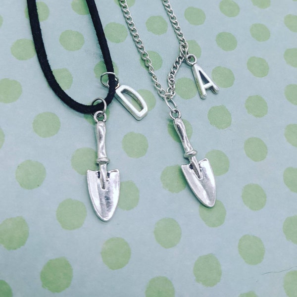 Trowel necklace, gardener jewelry, shovel necklace, gardener gifts, gardening jewelry, summer necklace, summer gift, allotment gifts,