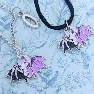 Gothic bat necklace, bat Halloween jewelry, bat accessory, quirky vampire bat pendant, spooky Halloween necklace, gifts for bat lovers,