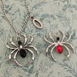 Tarantula necklace, tarantula jewellery, spider pendant, gifts for spider lovers, spider mom gifts, Halloween necklace, Halloween gifts,