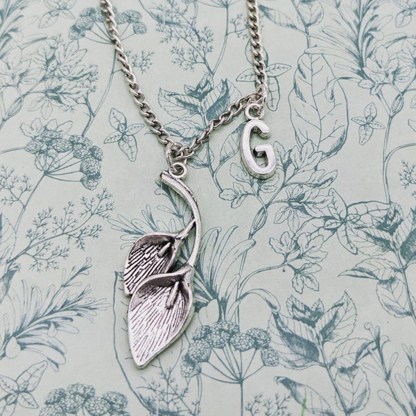 Collier de lys, bijoux de lys, cadeaux pour amoureux des fleurs, collier de fleurs, bijoux fleurs, cadeaux pour maman, collier pour maman, cadeaux pour soeur, bijoux tendance