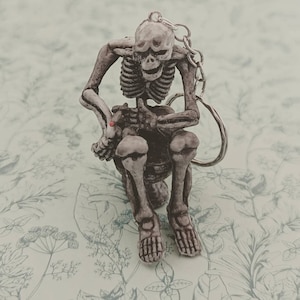 Skeleton keychain, skeleton keyring, gifts for skeleton lovers, gifts for Halloween lovers, Halloween gifts, skeleton accessories,