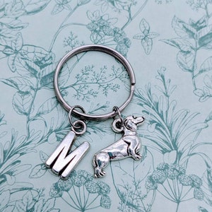 Daschund keyring, dog keychain, dog lover gifts, initial keychain, personalized keychain, bff gifts, animal keyring, animal lover gifts,
