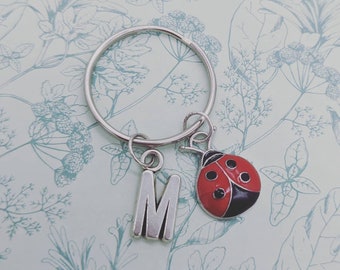 Llavero de mariquita, regalos personalizados, llavero de mariquita, regalo para una amiga, llavero de insecto, regalos para amantes de las mariquitas, colgante para bolso, colgante con inicial.