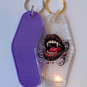 Vampire teeth keyring, Motel keyrings, retro motel keychain, vampire lover gifts, Dracula keyring, Halloween lover gifts, horror keyring,