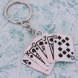 Llavero de naipes: regalo para amantes del póker, amuleto de casino